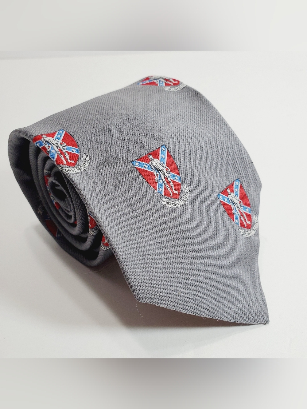 The Executive Gray Geometric Pattern Mens Neck Tie 54x3.25" Decor et Fadutas